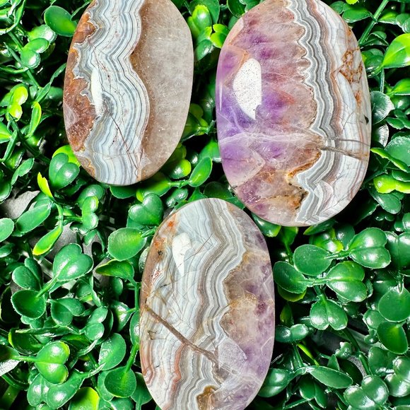 Gorgeous Mexican Crazy Lace Agate & Amethyst Palm Stones - Picture 6 of 7